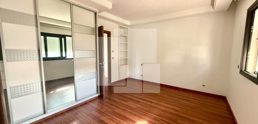 Villa moderne S+4 avec piscine et jardin, Carthage