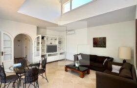 Villa S+2 meublée avec jardin, Carthage