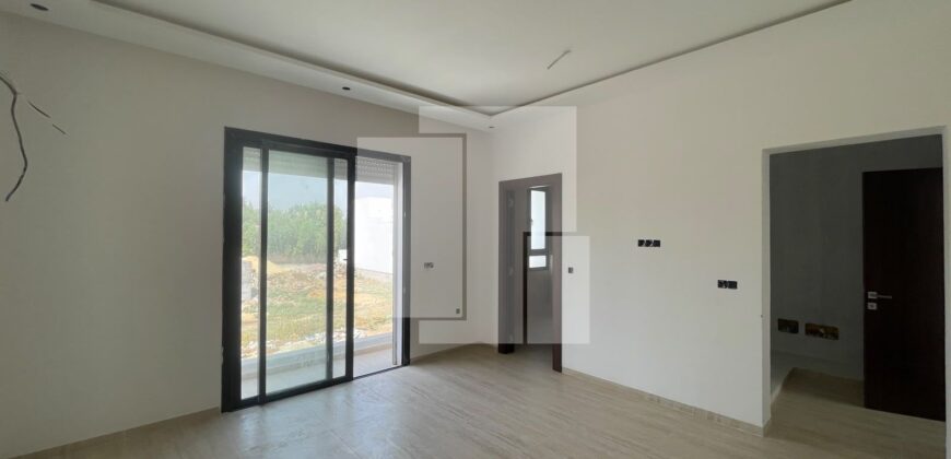 Villa S+5 avec picine, La Soukra