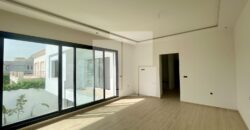 Villa S+5 avec picine, La Soukra