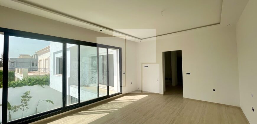Villa S+5 avec picine, La Soukra