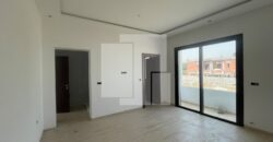 Villa S+5 avec picine, La Soukra