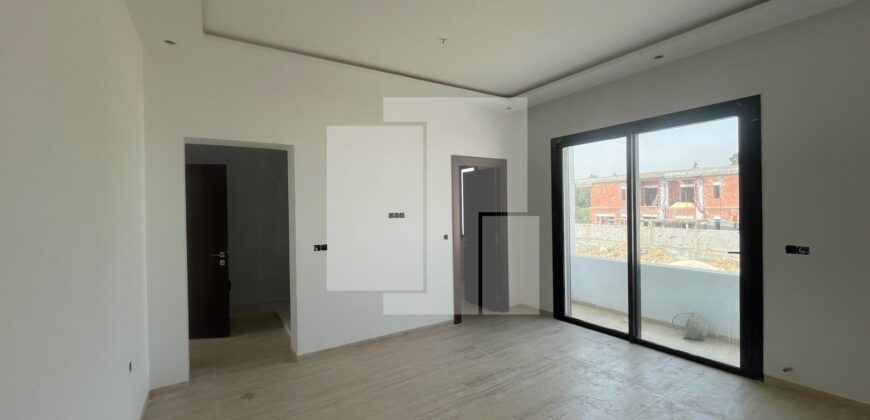Villa S+5 avec picine, La Soukra