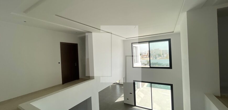Villa S+5 avec picine, La Soukra