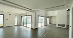 Villa S+5 avec picine, La Soukra