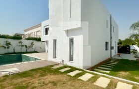 Villa S+5 avec picine, La Soukra