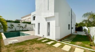 Villa S+5 avec picine, La Soukra