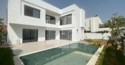 Villa S+5 avec picine, La Soukra