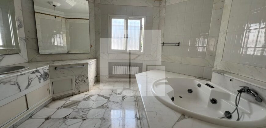 Villa S+5 Front mer, Marsa cube