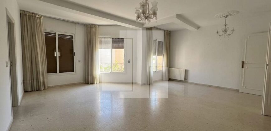 RDC de vila  S+3 avec jardin, Marsa corniche