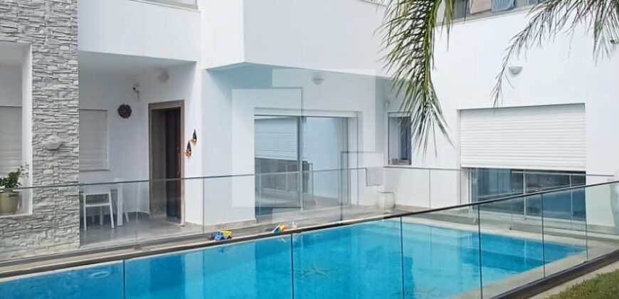 Villa S+4 moderne avec piscine, Gammarth
