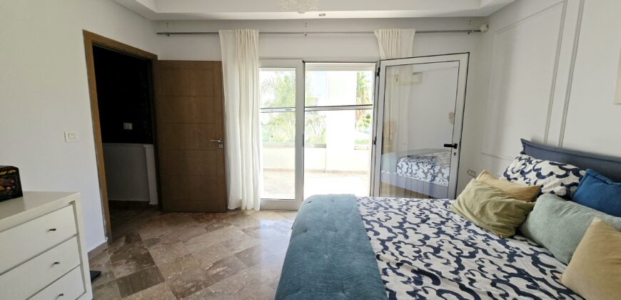 Villa S+4 moderne avec piscine, Gammarth