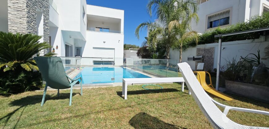 Villa S+4 moderne avec piscine, Gammarth