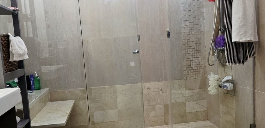 Villa S+4 moderne avec piscine, Gammarth
