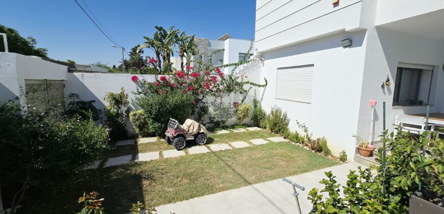 Villa S+4 moderne avec piscine, Gammarth