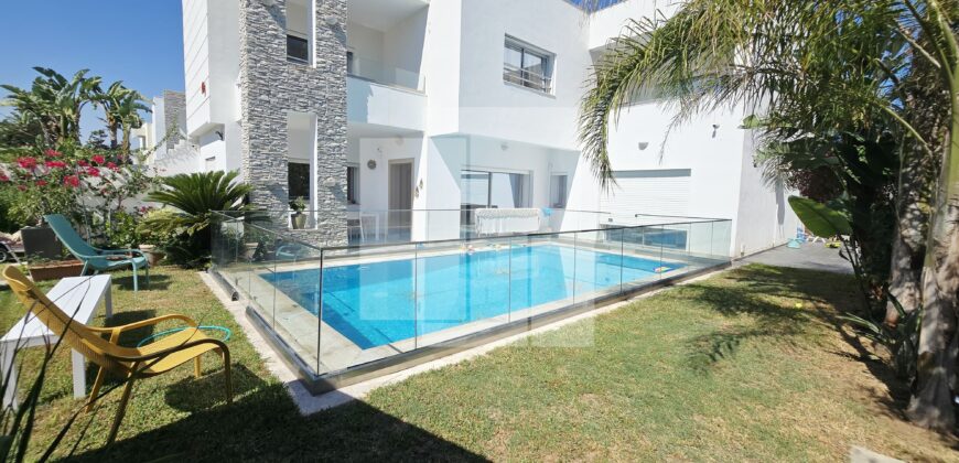 Villa S+4 moderne avec piscine, Gammarth