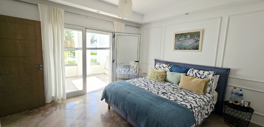 Villa S+4 moderne avec piscine, Gammarth