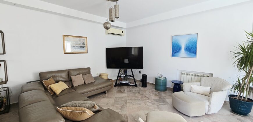 Villa S+4 moderne avec piscine, Gammarth