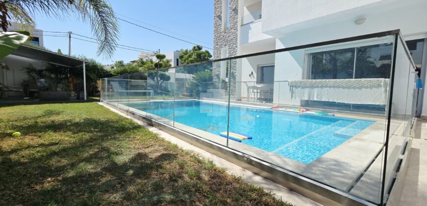 Villa S+4 moderne avec piscine, Gammarth
